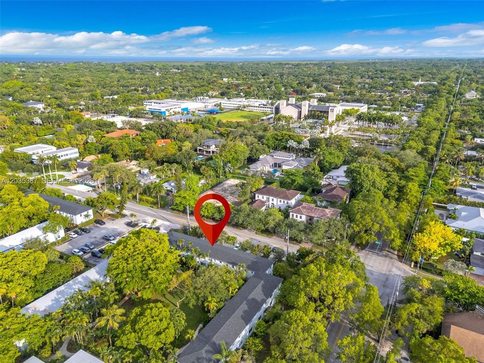 For Sale: $399,900 (2 beds, 1 baths, 800 Square Feet)