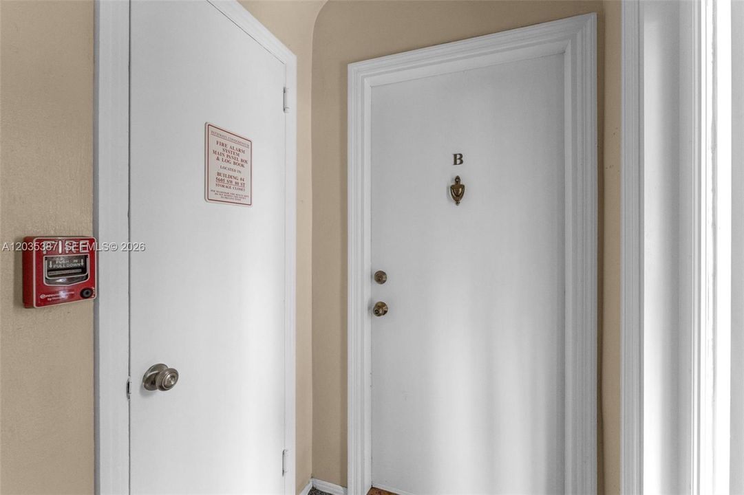 For Sale: $399,900 (2 beds, 1 baths, 800 Square Feet)