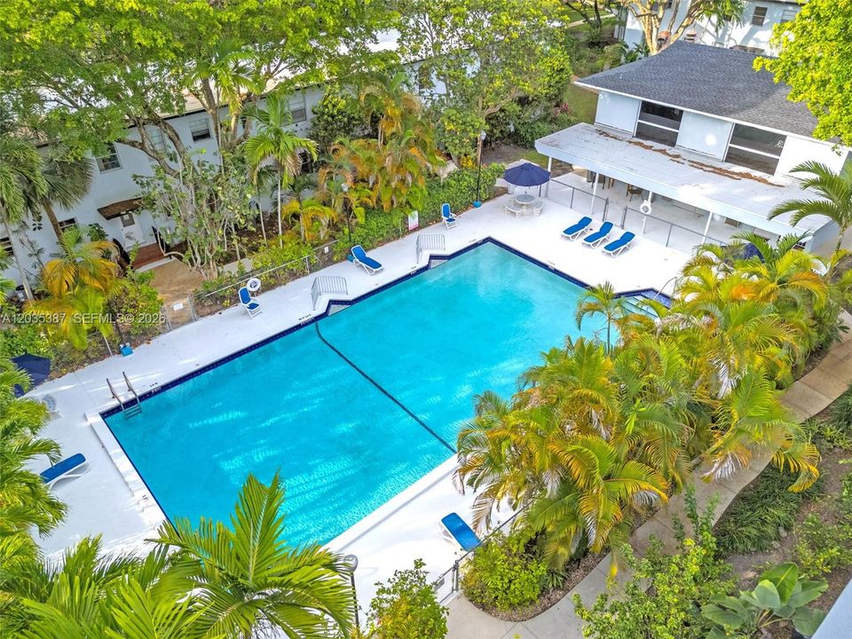 For Sale: $399,900 (2 beds, 1 baths, 800 Square Feet)