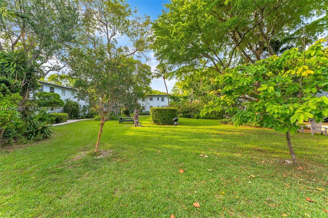 For Sale: $399,900 (2 beds, 1 baths, 800 Square Feet)