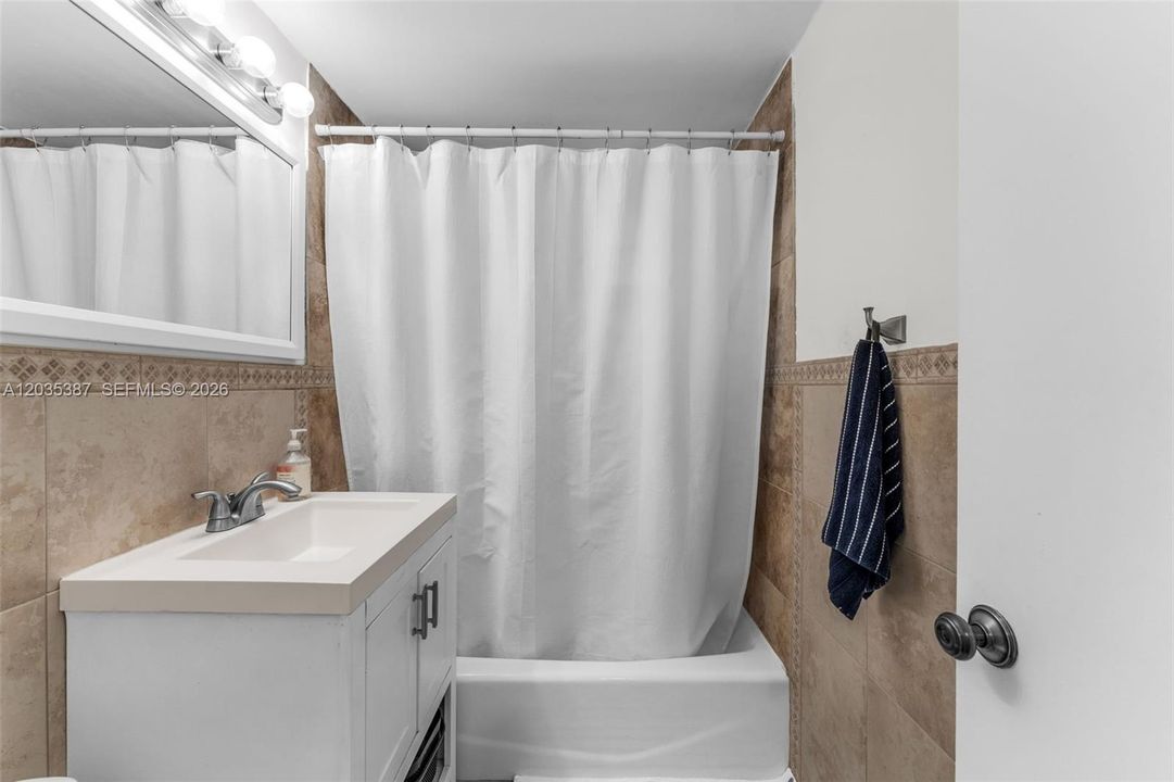 For Sale: $399,900 (2 beds, 1 baths, 800 Square Feet)
