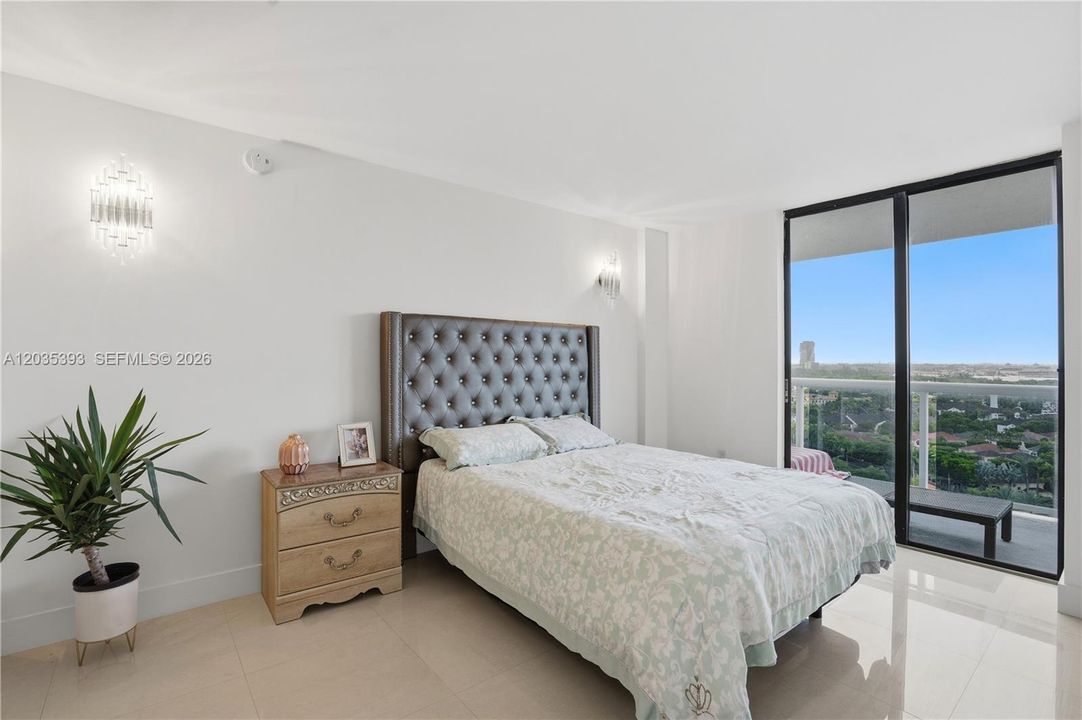 For Sale: $478,000 (2 beds, 2 baths, 1130 Square Feet)