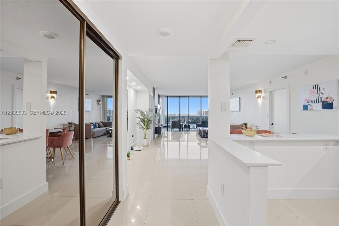 For Sale: $478,000 (2 beds, 2 baths, 1130 Square Feet)