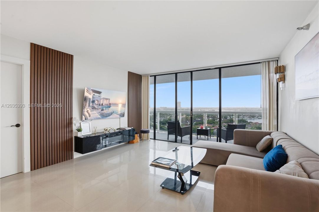 For Sale: $478,000 (2 beds, 2 baths, 1130 Square Feet)