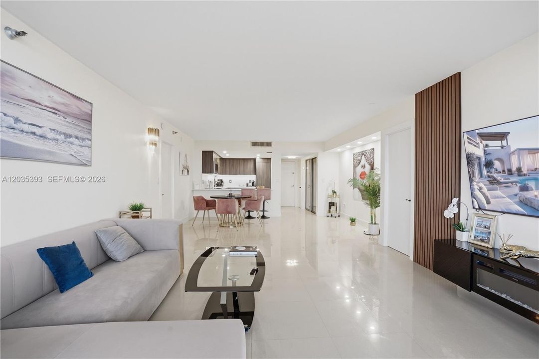 For Sale: $478,000 (2 beds, 2 baths, 1130 Square Feet)