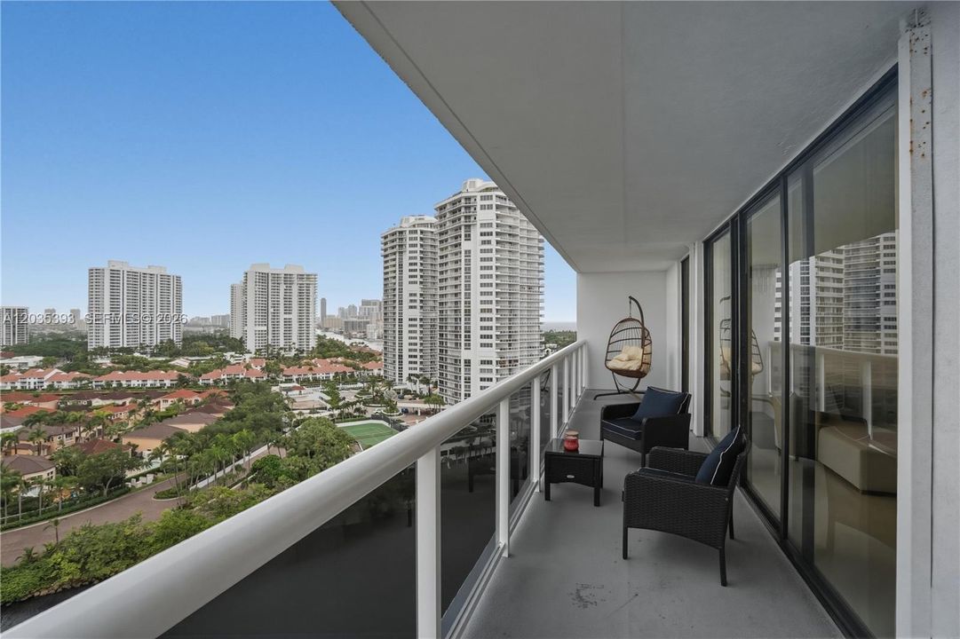 For Sale: $478,000 (2 beds, 2 baths, 1130 Square Feet)