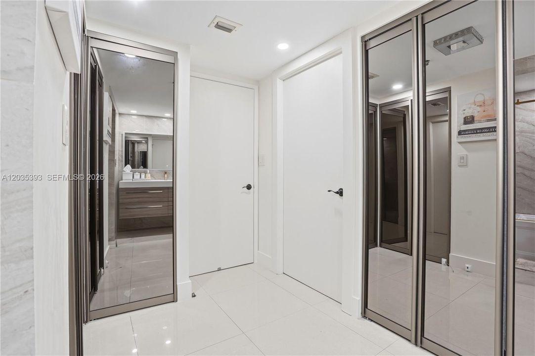 For Sale: $478,000 (2 beds, 2 baths, 1130 Square Feet)