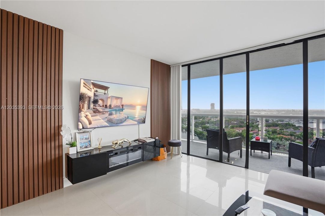 For Sale: $478,000 (2 beds, 2 baths, 1130 Square Feet)