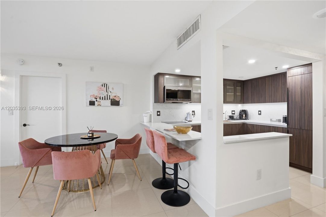 For Sale: $478,000 (2 beds, 2 baths, 1130 Square Feet)