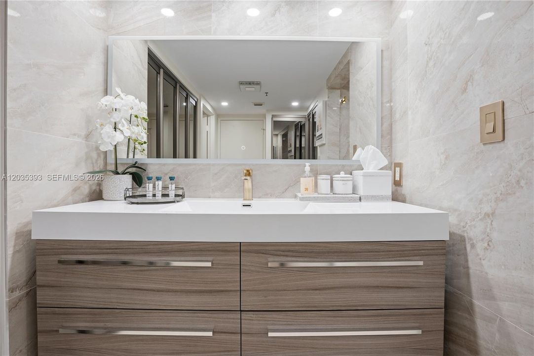 For Sale: $478,000 (2 beds, 2 baths, 1130 Square Feet)