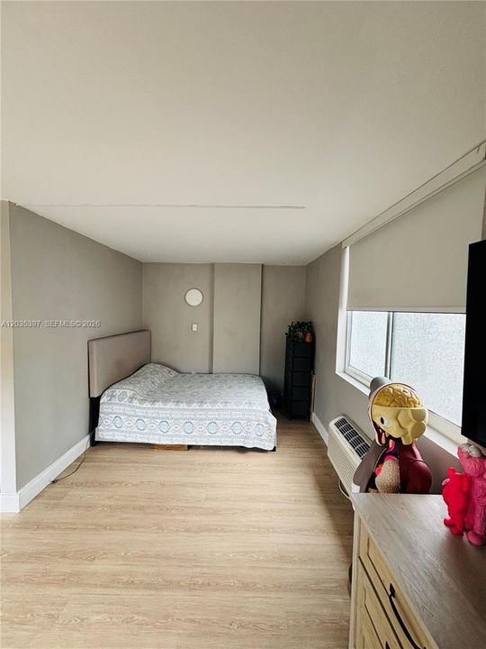 待售: $309,999 (1 贝兹, 1 浴室, 584 平方英尺)