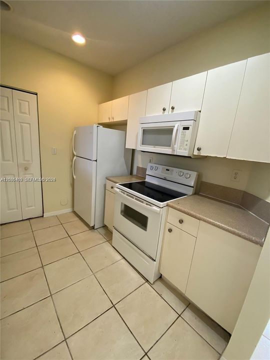 En Renta: $2,400 (3 camas, 3 baños, 1428 Pies cuadrados)