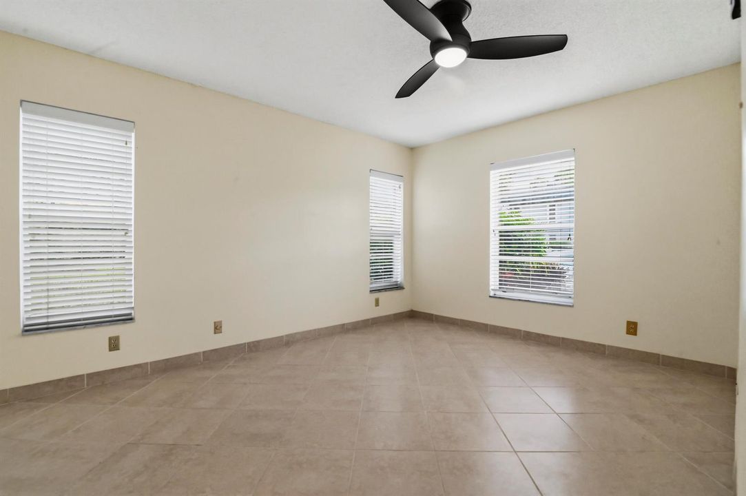 20 Bedroom 01