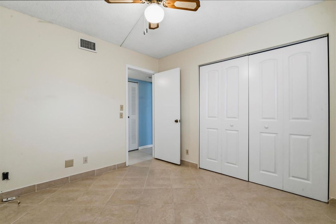 16 Bedroom 02