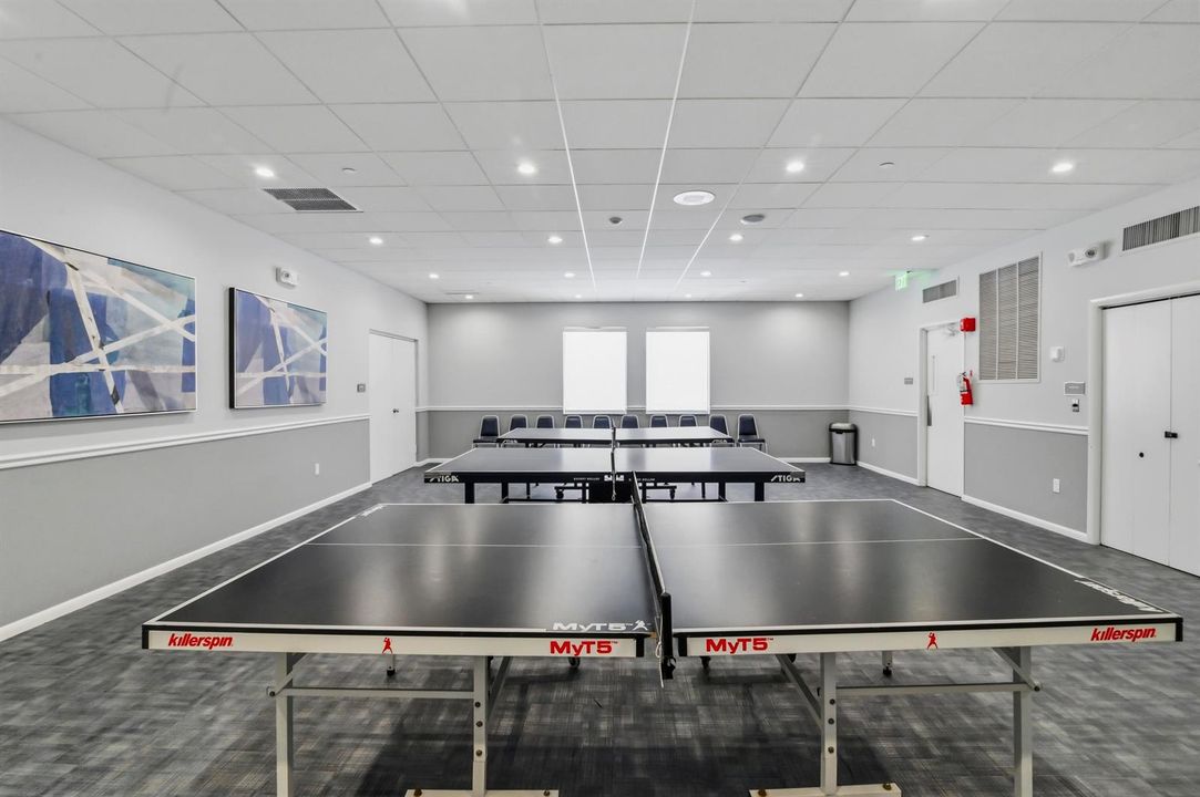 28 Game room 02