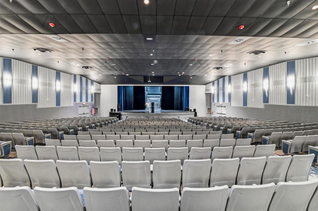 24 Auditorium 01