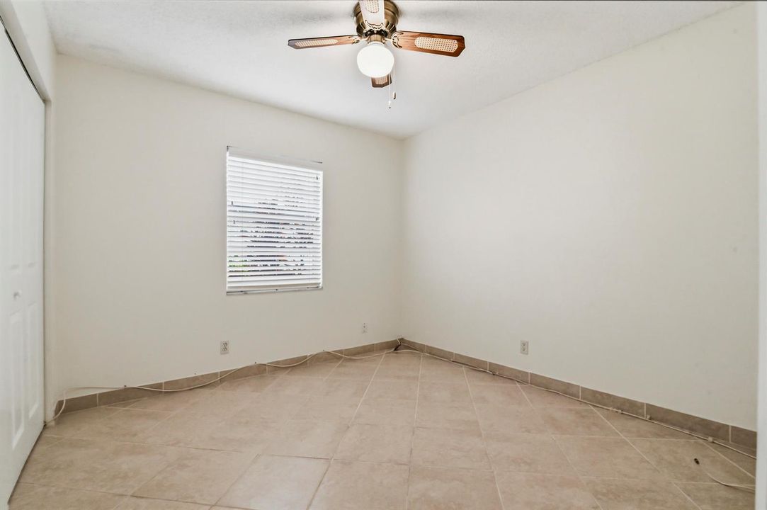 15 Bedroom 02