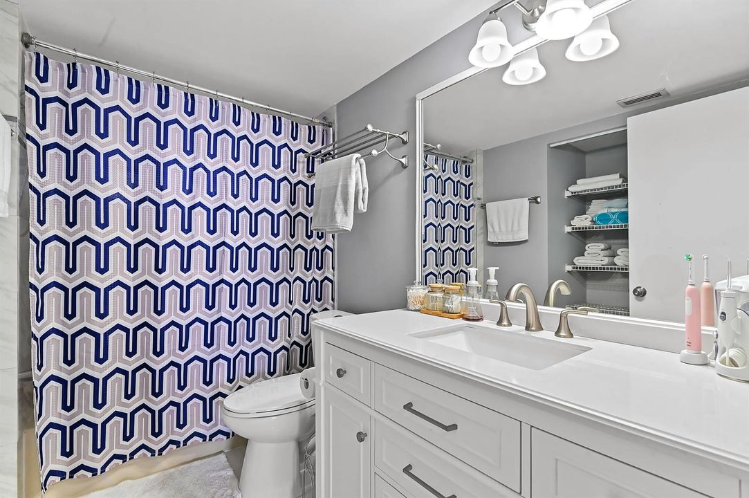 20 Bathroom 01