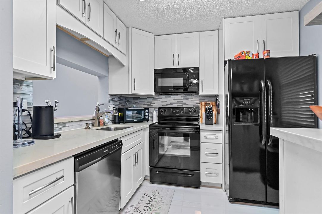 08 Kitchen 01