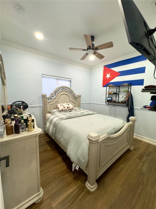 En Venta: $699,900 (4 camas, 2 baños, 1340 Pies cuadrados)