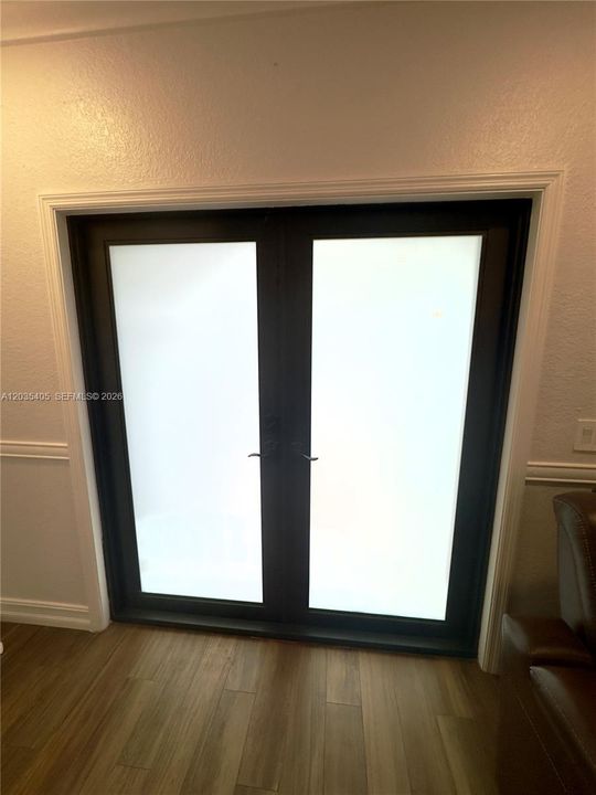 En Venta: $699,900 (4 camas, 2 baños, 1340 Pies cuadrados)