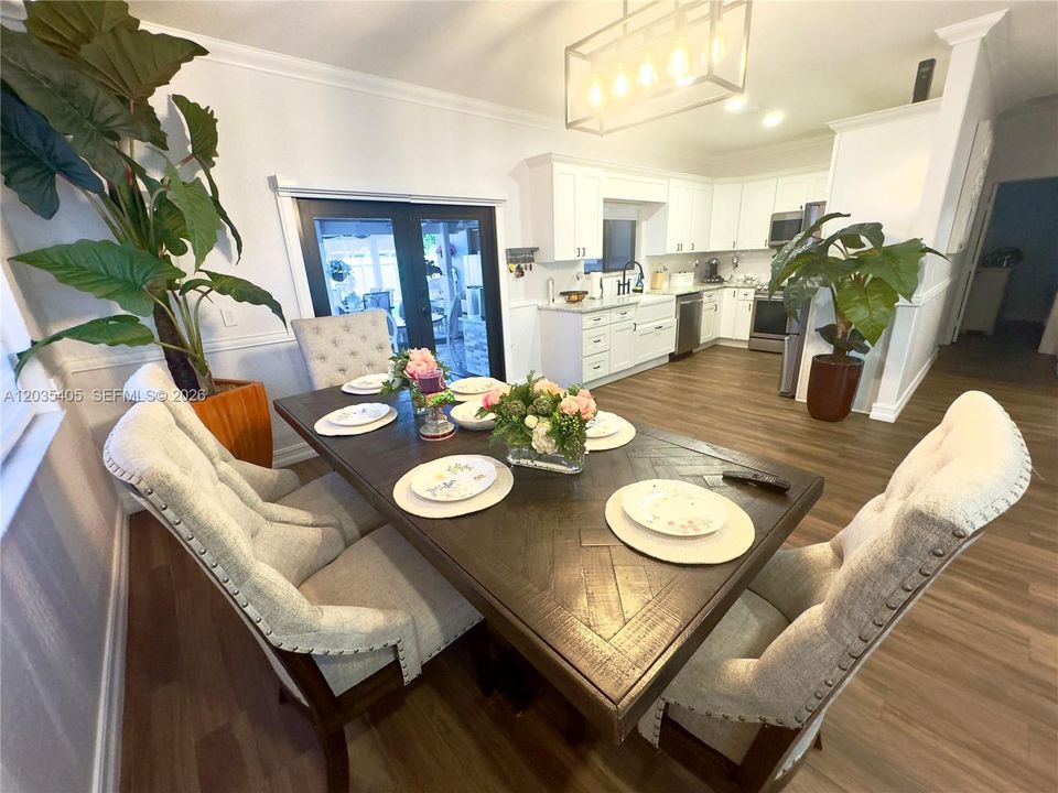 En Venta: $699,900 (4 camas, 2 baños, 1340 Pies cuadrados)