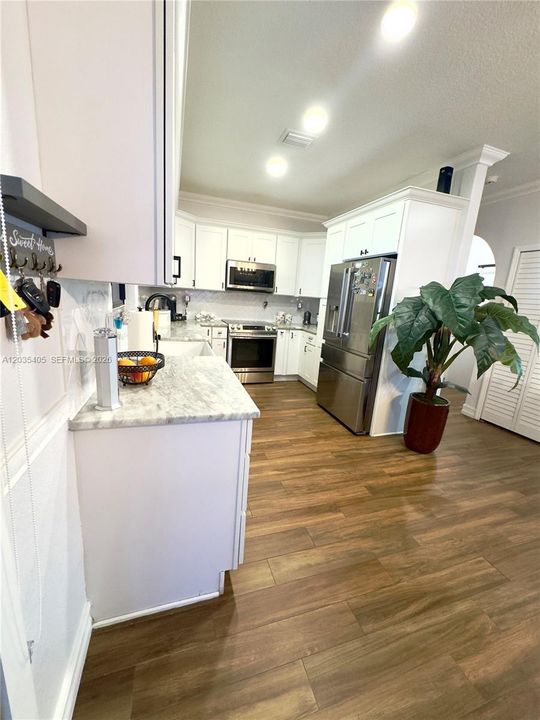 En Venta: $699,900 (4 camas, 2 baños, 1340 Pies cuadrados)