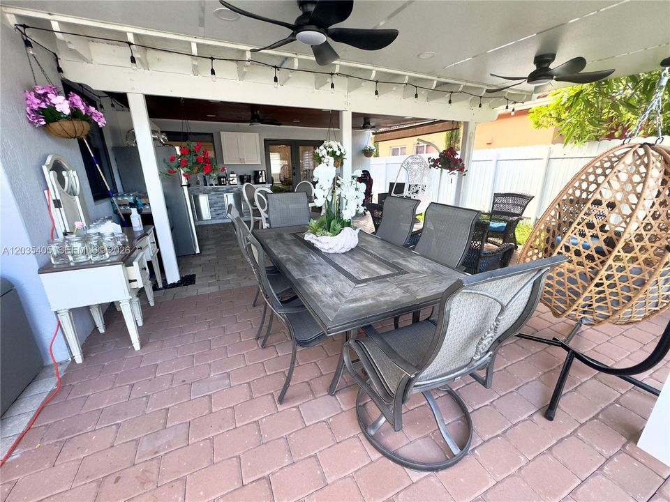 En Venta: $699,900 (4 camas, 2 baños, 1340 Pies cuadrados)