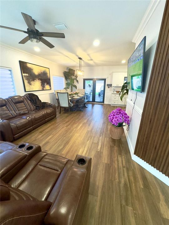 En Venta: $699,900 (4 camas, 2 baños, 1340 Pies cuadrados)