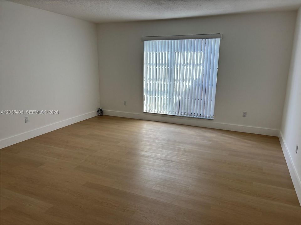 For Sale: $255,000 (2 beds, 1 baths, 800 Square Feet)