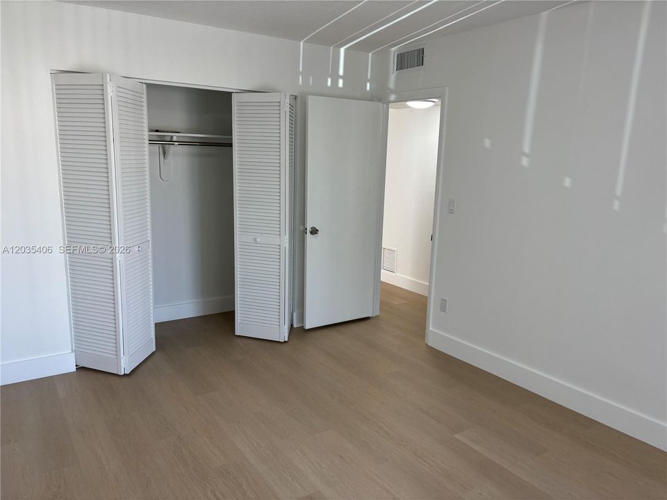 For Sale: $255,000 (2 beds, 1 baths, 800 Square Feet)