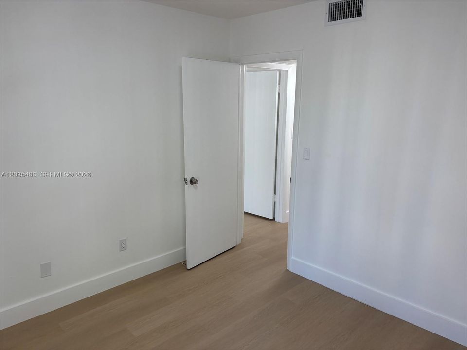 For Sale: $255,000 (2 beds, 1 baths, 800 Square Feet)