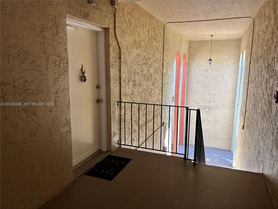 For Sale: $255,000 (2 beds, 1 baths, 800 Square Feet)