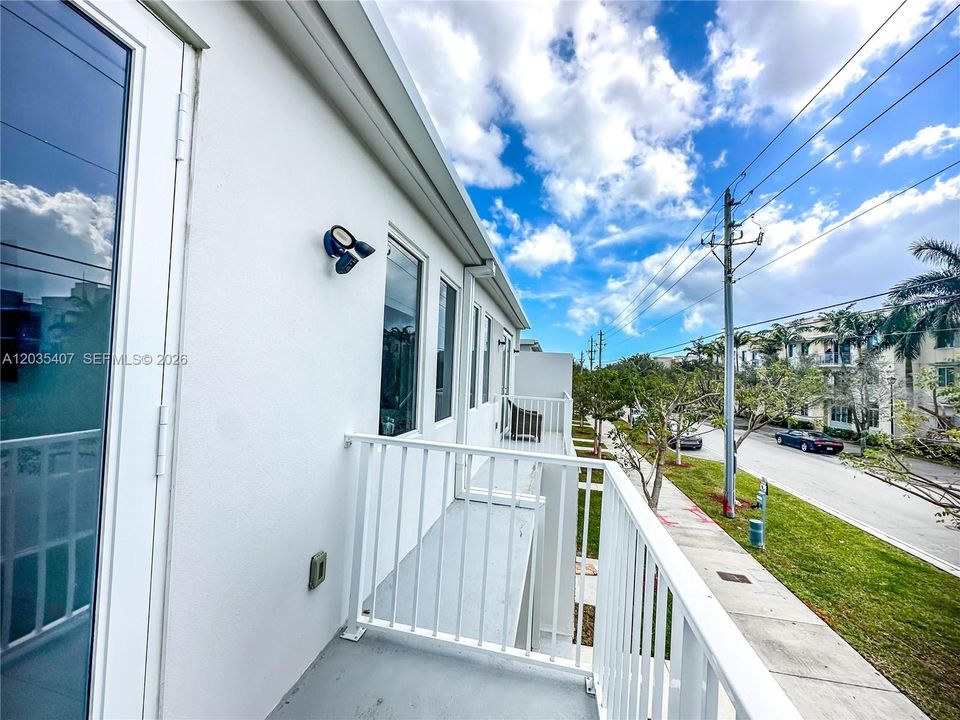 For Sale: $405,000 (4 beds, 3 baths, 1500 Square Feet)