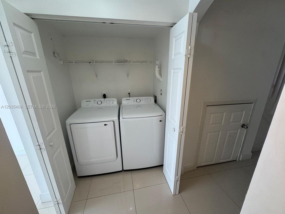 For Rent: $2,850 (3 beds, 3 baths, 1382 Square Feet)