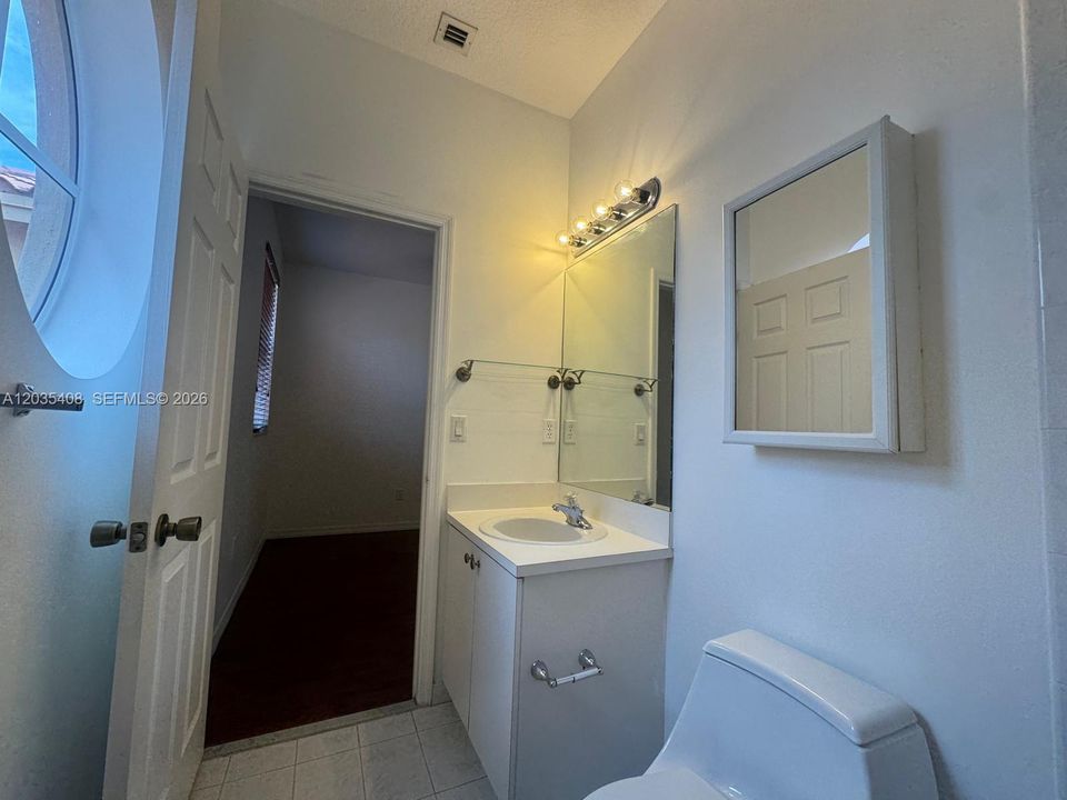 For Rent: $2,850 (3 beds, 3 baths, 1382 Square Feet)