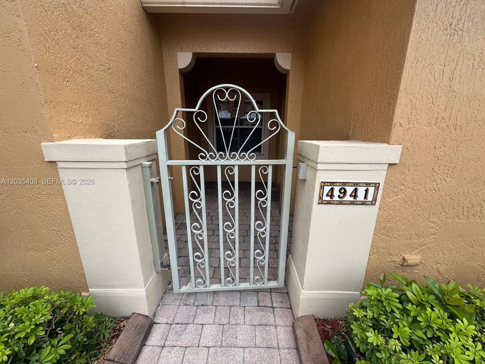 For Rent: $2,850 (3 beds, 3 baths, 1382 Square Feet)