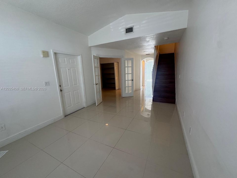 For Rent: $2,850 (3 beds, 3 baths, 1382 Square Feet)