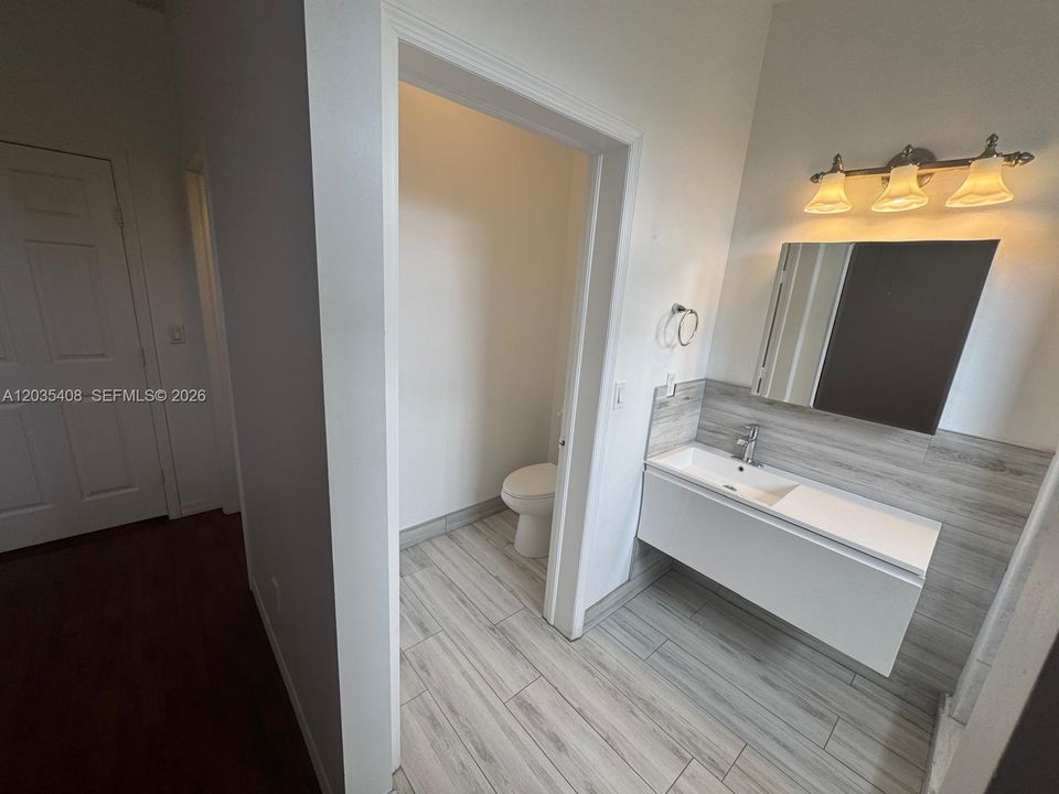 For Rent: $2,850 (3 beds, 3 baths, 1382 Square Feet)