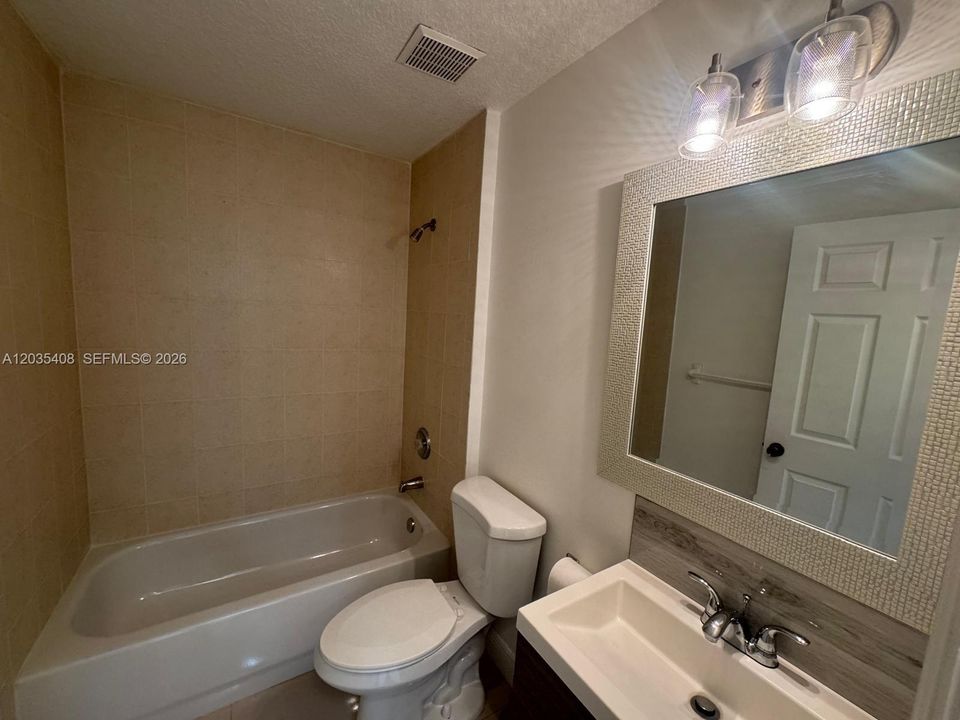 For Rent: $2,850 (3 beds, 3 baths, 1382 Square Feet)