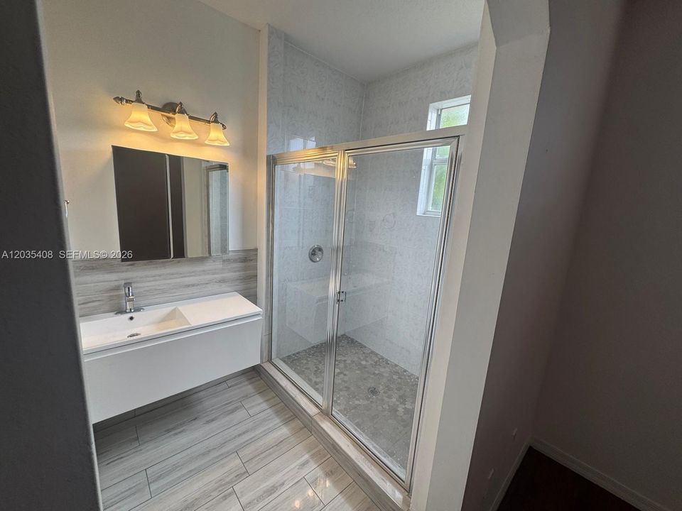For Rent: $2,850 (3 beds, 3 baths, 1382 Square Feet)