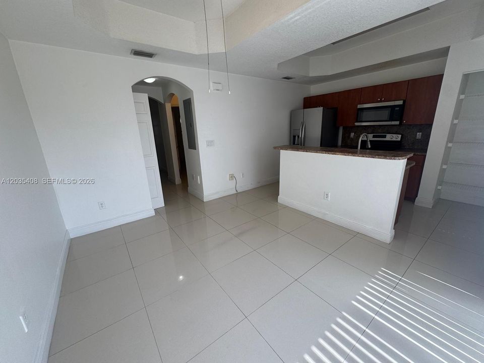 For Rent: $2,850 (3 beds, 3 baths, 1382 Square Feet)