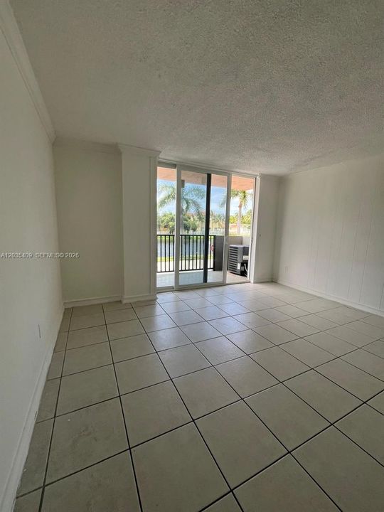 For Rent: $2,100 (2 beds, 2 baths, 1045 Square Feet)