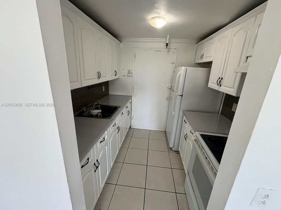 For Rent: $2,100 (2 beds, 2 baths, 1045 Square Feet)