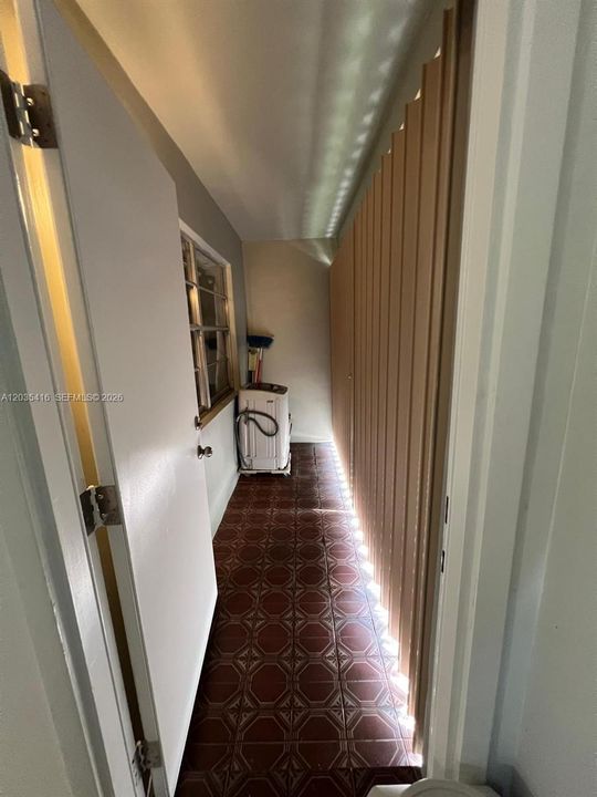 For Sale: $130,000 (1 beds, 1 baths, 615 Square Feet)