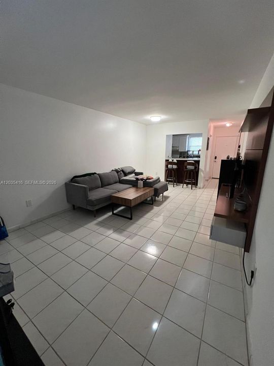 For Sale: $130,000 (1 beds, 1 baths, 615 Square Feet)