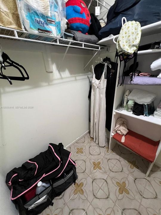 For Sale: $130,000 (1 beds, 1 baths, 615 Square Feet)