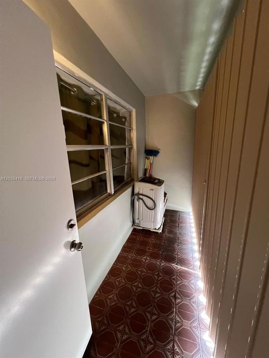 For Sale: $130,000 (1 beds, 1 baths, 615 Square Feet)