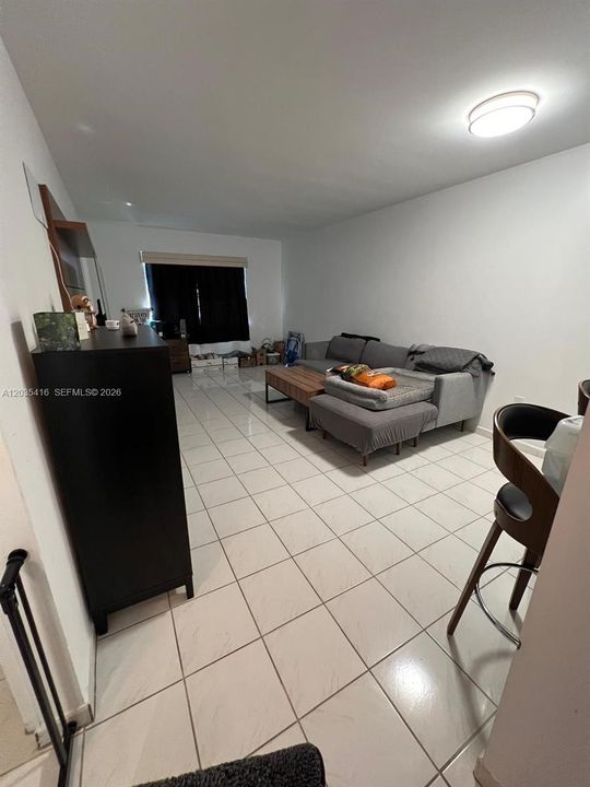 For Sale: $130,000 (1 beds, 1 baths, 615 Square Feet)