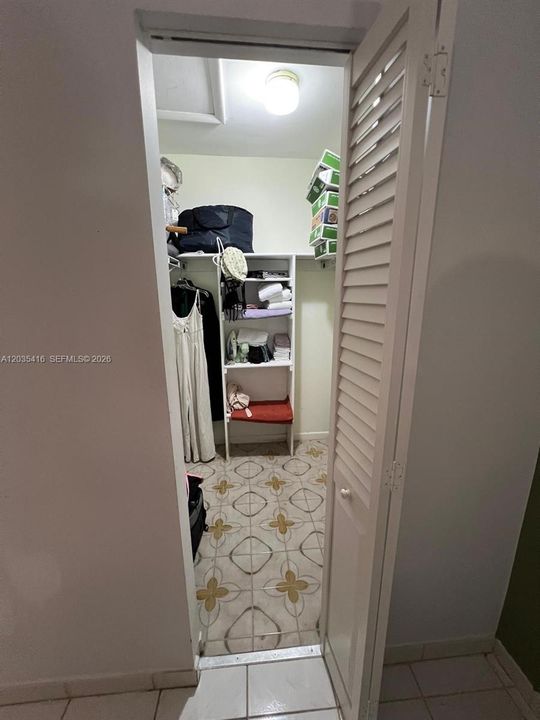 For Sale: $130,000 (1 beds, 1 baths, 615 Square Feet)